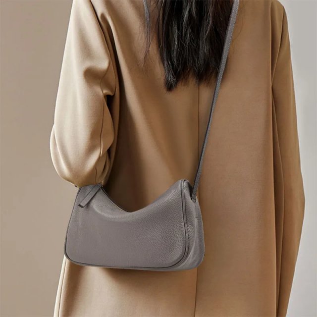 Trendy Women's Underarm Bag - Image 2