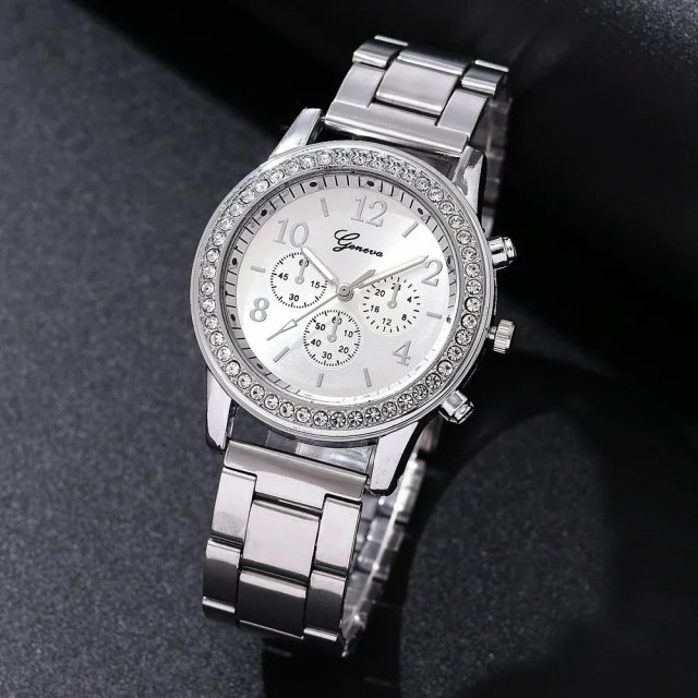 Luxury Diamond Rose Gold Women's Quartz Watch - Image 3