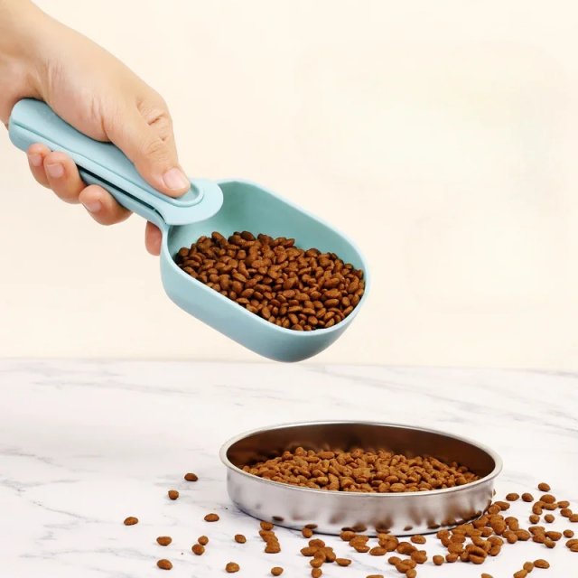 3-in-1 Multifunction Cat and Dog Food Scoop with Sealing Bag Clip - Image 3