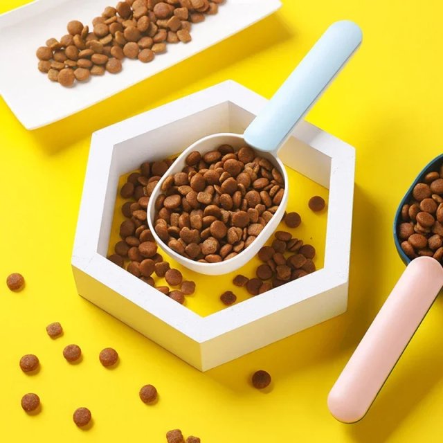 Multifunction Pet Food Scoop with Sealing Bag Clip - Image 5