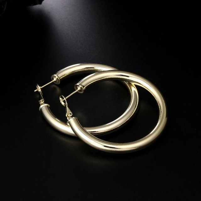 18K Gold Smooth Circle Hoop Earrings - Image 4