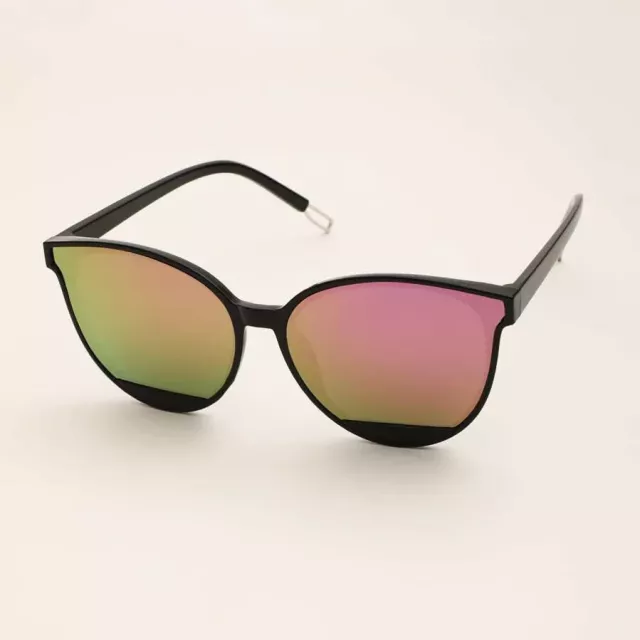 Vintage Oval Women's Sunglasses - Image 3