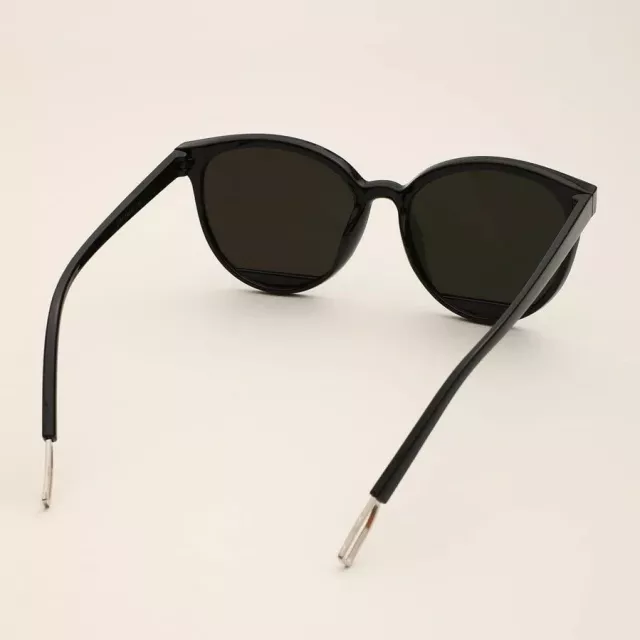 Vintage Oval Women's Sunglasses - Image 4