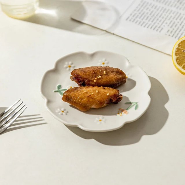 Chic Daisy Design Ceramic Plates Set - Image 5