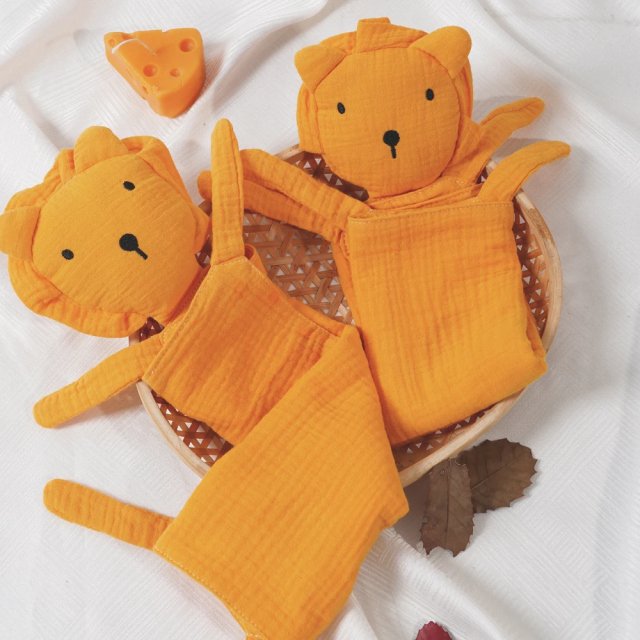 100% Cotton Solid Color Baby Soothing Towel with Lion Toy - Image 2
