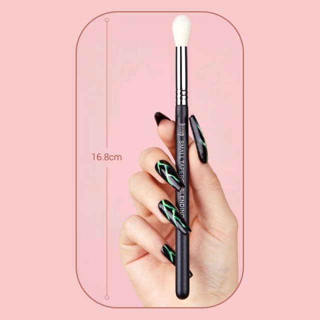 Small Tapered Eye Blending Makeup Brush - Image 6