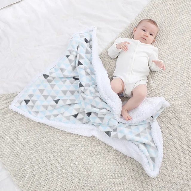Cozy Fleece Baby Blanket - Image 4