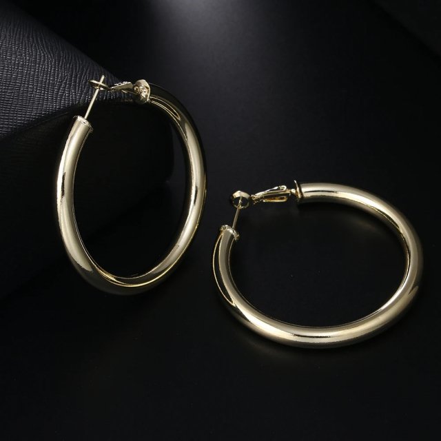 18K Gold Smooth Circle Hoop Earrings - Image 5