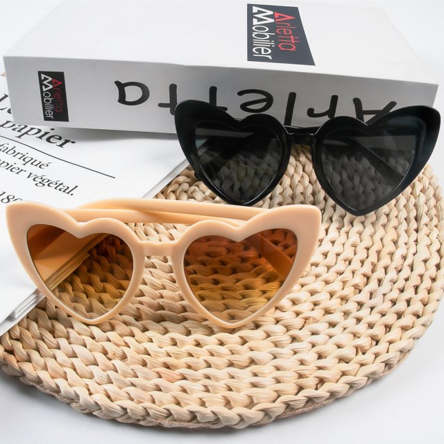 Heart-Shaped Cat Eye Sunglasses for Women - Image 4