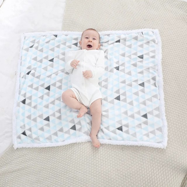 Cozy Fleece Baby Blanket - Image 5