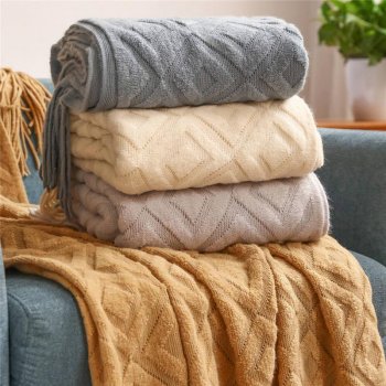 Luxurious Diamond-Shaped Cashmere Feel Knitted Blanket – Thickened Winter Comfort with Tassels