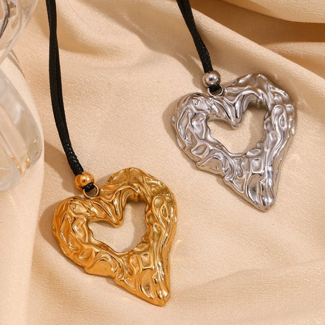 Hammer Pattern Hollow Heart Pendant Necklace - Image 6