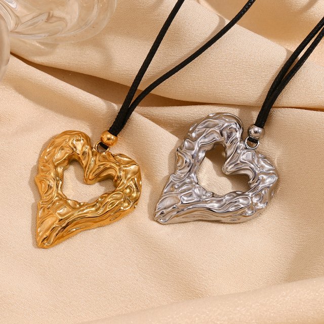 Hammer Pattern Hollow Heart Pendant Necklace - Image 7