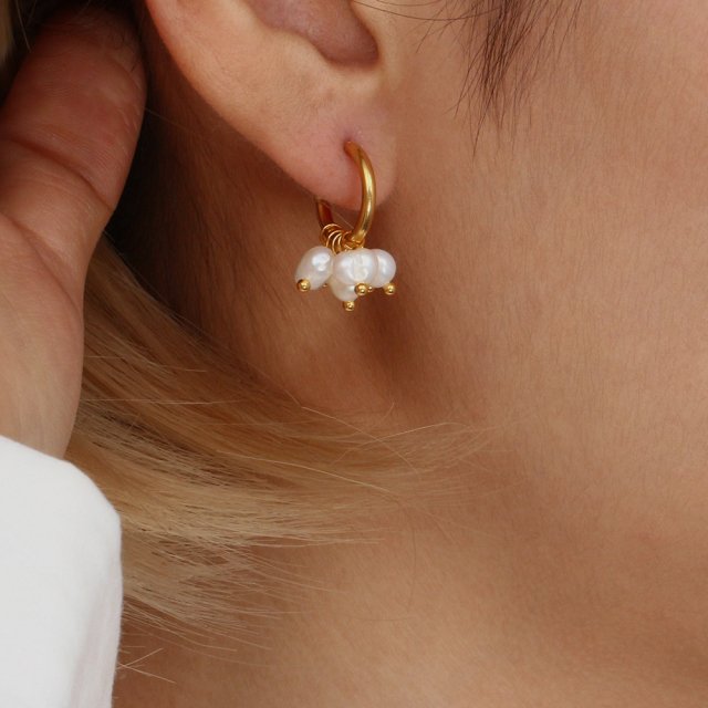 Elegant Freshwater Pearl Hoop Earrings - Image 7