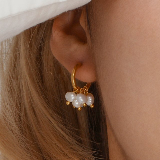 Elegant Freshwater Pearl Hoop Earrings - Image 3