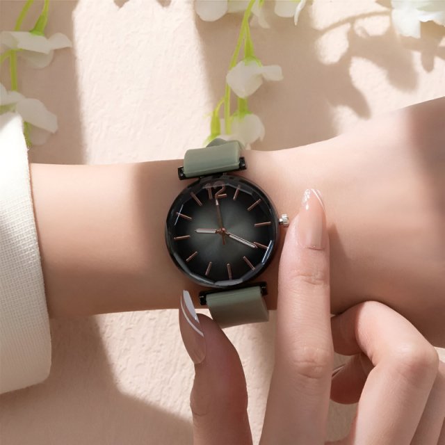 Fashion Ladies Sports Quartz Watch with Silicone Strap - Image 4