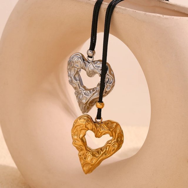 Hammer Pattern Hollow Heart Pendant Necklace