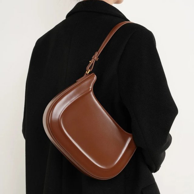 Luxury Crossbody Saddle Handbag - Image 3