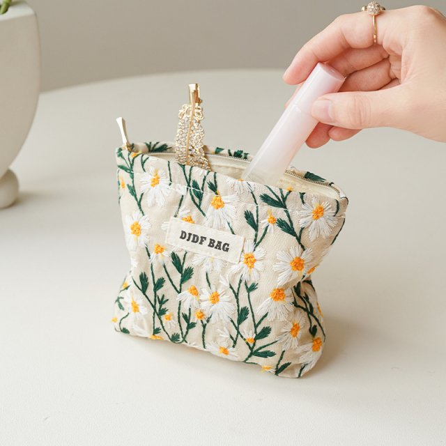 White Daisy Embroidery Makeup Bag – Portable Coin Purse, Key & Cosmetic Case - Image 3