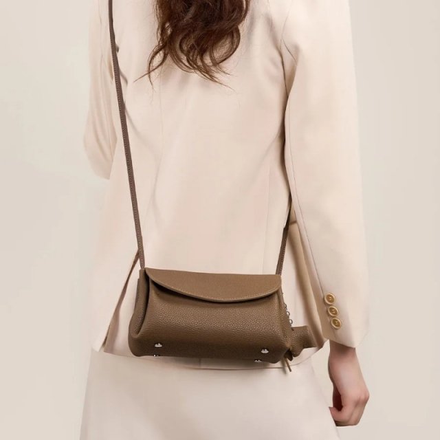 Luxury Genuine Leather Underarm Handbag - Image 4