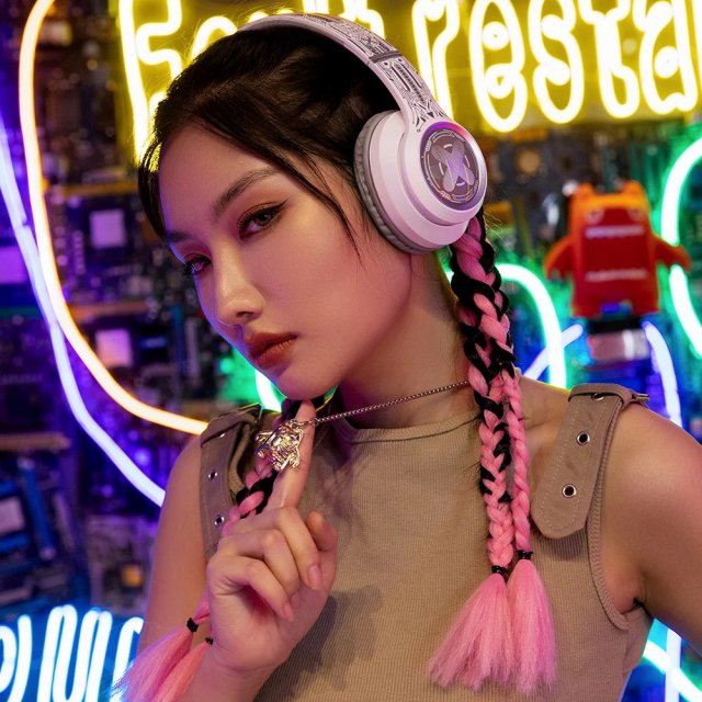 Wireless Gaming Headset with Bluetooth 5.1 and Noise Cancellation - Image 5