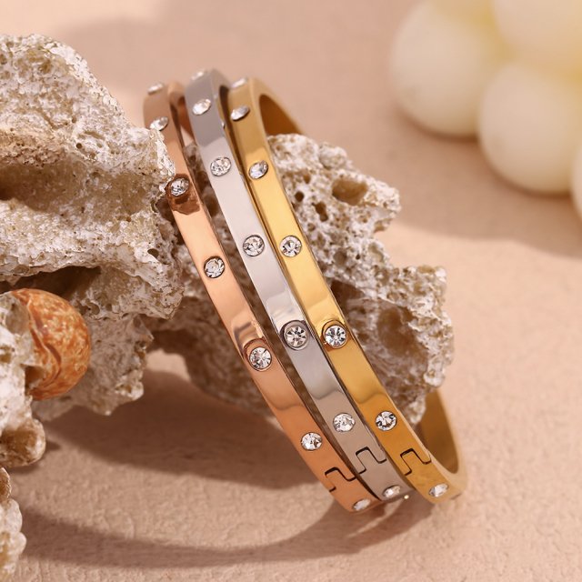 18K Gold Plated Dotted Zircon Buckle Bracelet - Image 6