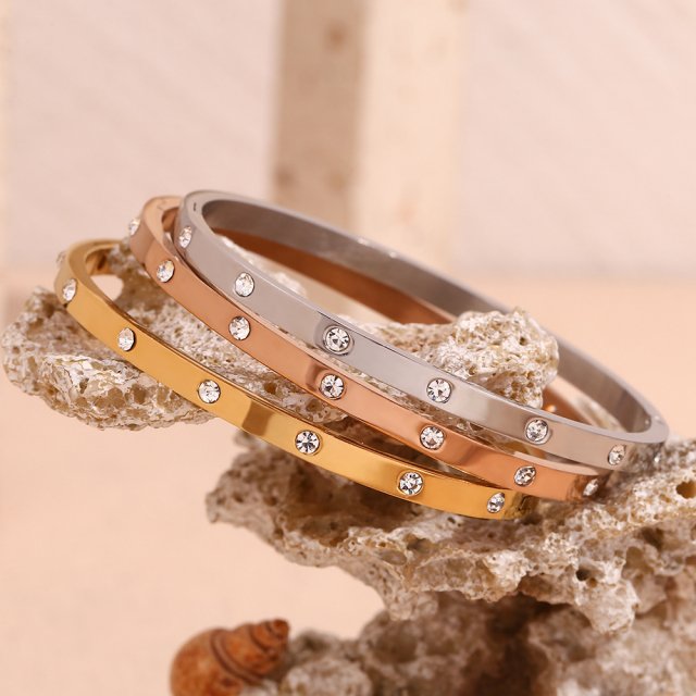 18K Gold Plated Dotted Zircon Buckle Bracelet - Image 5