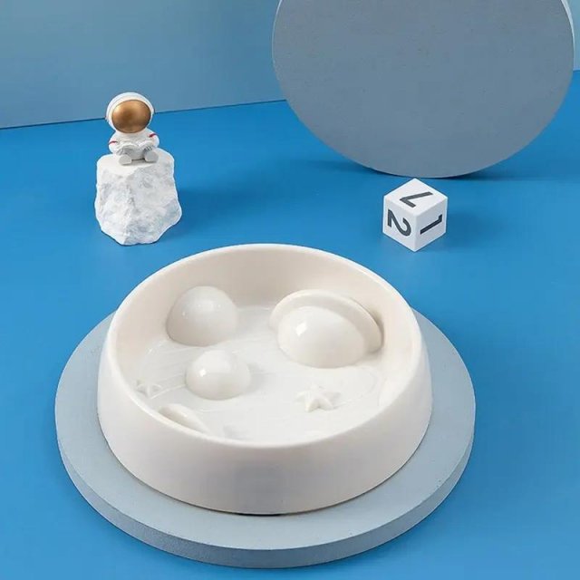 Planet Shaped Non-Slip Pet Bowl - Slow Feeder for Dogs and Cats