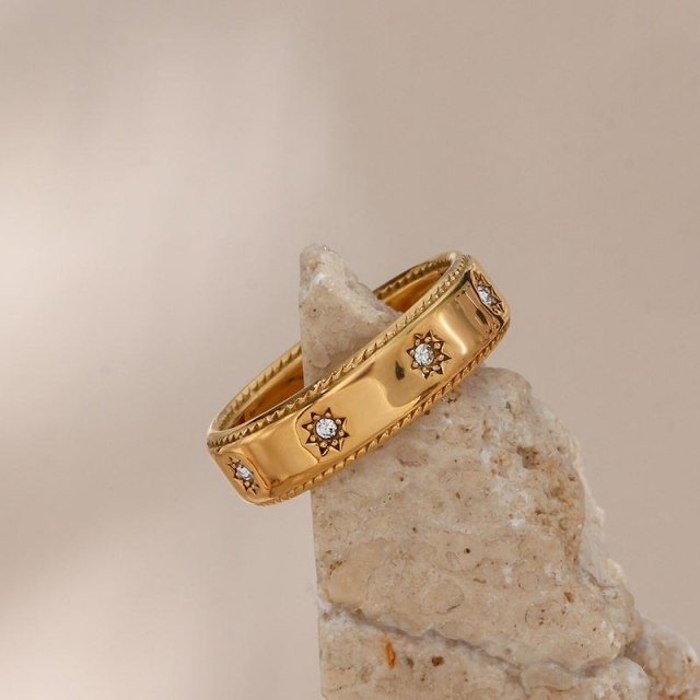 18K Gold Plated Waterproof Star Ring with Clear Zircon Crystals – Tarnish-Free