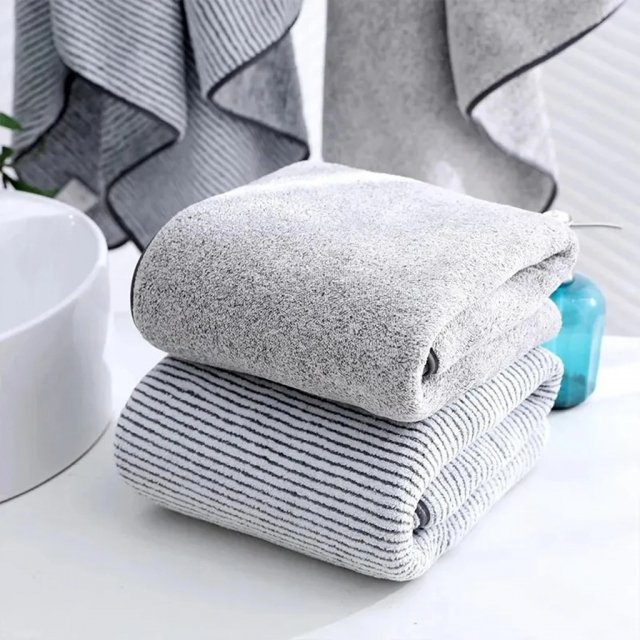 Thickened Microfiber Bath Towel - Image 4