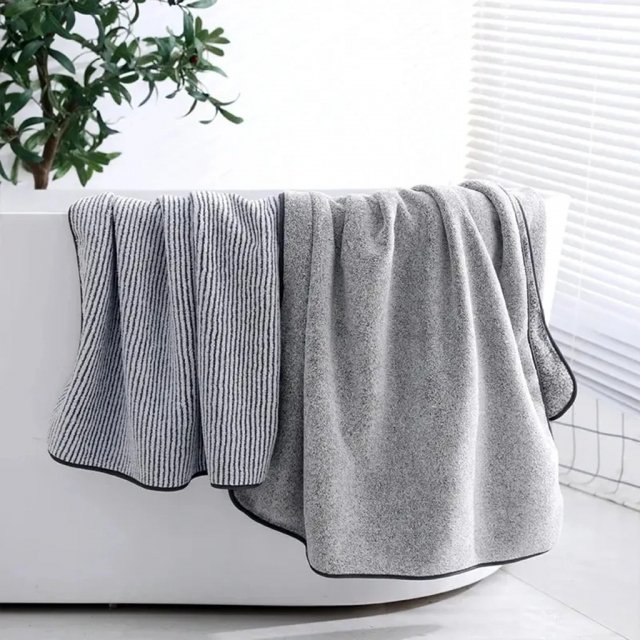 Thickened Microfiber Bath Towel - Image 3