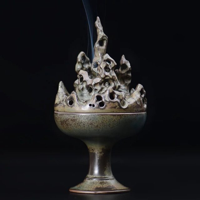 Handcrafted Zen Ceramic Incense Burner for Meditation & Relaxation - Image 3