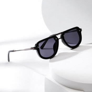 Retro Oval Fashion Sunglasses with Rivets and UV400 Protection – Blue Green Shades